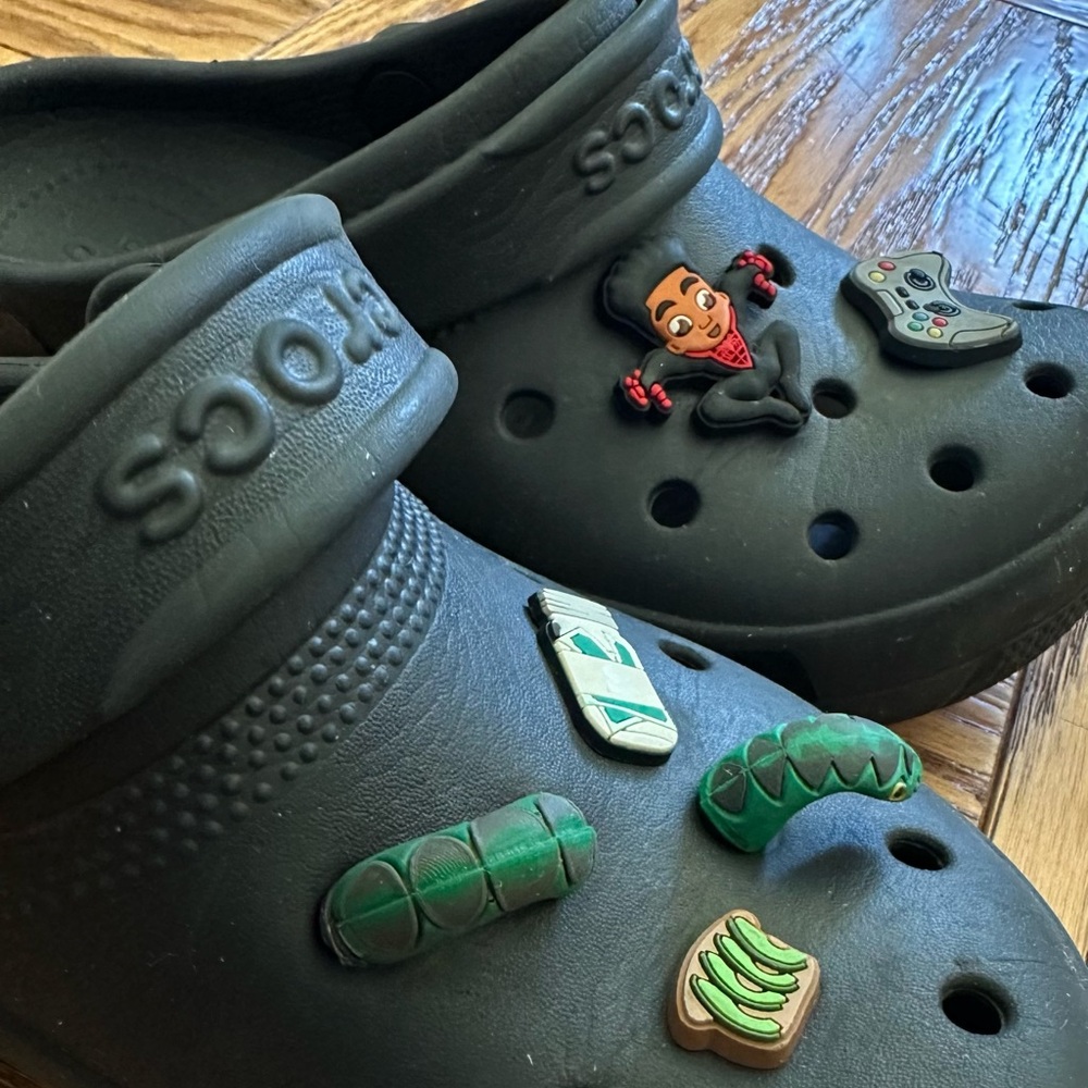 Kids Black Crocs with Fun Charms - Picture 3 of 5